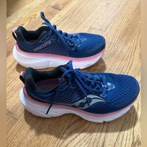 Saucony Guide 17 Blue and Pink Tennis shoes size 6.5